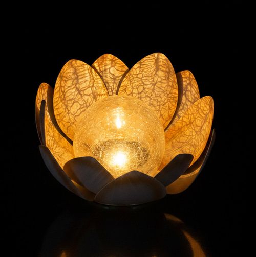 Solar-powered lotus-shaped decorative lights for courtyards