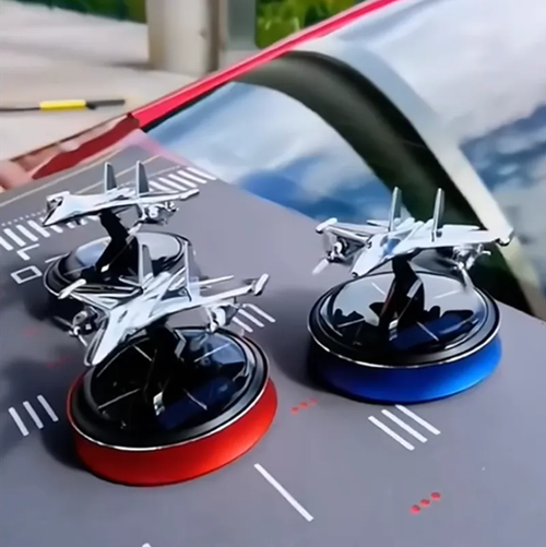 ✈️Mini Jet Solar Diffuser – Aromatherapy Car Decor🚗