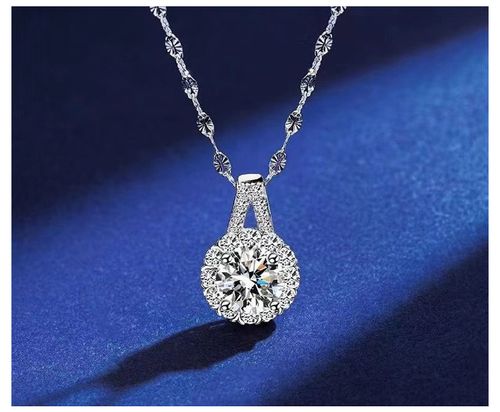 Silver Embossed Moissanite Necklace