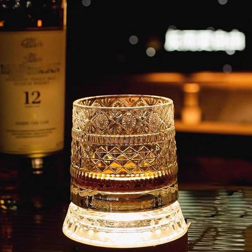Ghana Exclusive: Rotating Whiskey Glass + Luminous Coaster – Unlock a new level of drinking ritual.