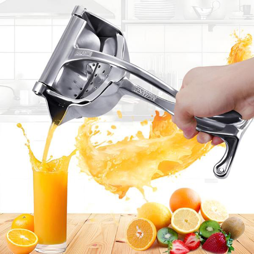 Manual fruit juicer
