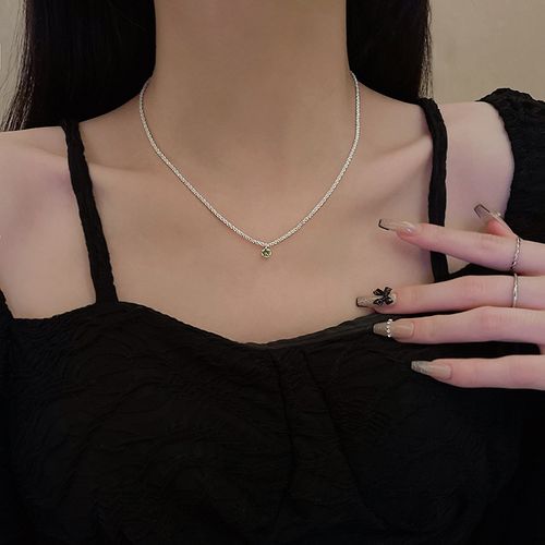 Light luxury niche sparkling necklace for women high-end design green gem small pendant clavicle chain net celebrity necklace