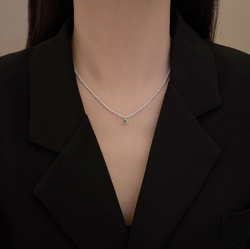 Light luxury niche sparkling necklace for women high-end design green gem small pendant clavicle chain net celebrity necklace
