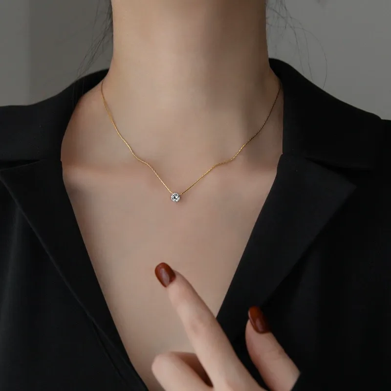 Mini round diamond pendant necklace, light luxury for women, niche design, new style of fresh clavicle chain