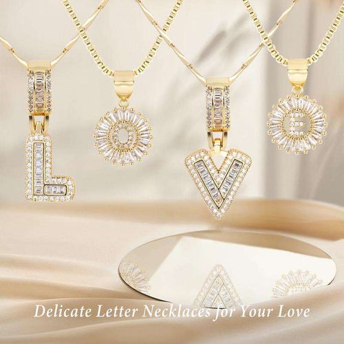 Hot Sale Fashion Jewelry Necklaces Copper Plated Gold Box Chain Luxury Necklace Full Zircon Letter Pendants for Necklace