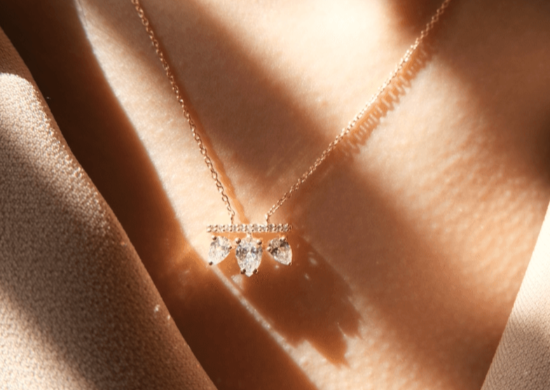 La lune / Moon / Pear Shape Diamond Necklace