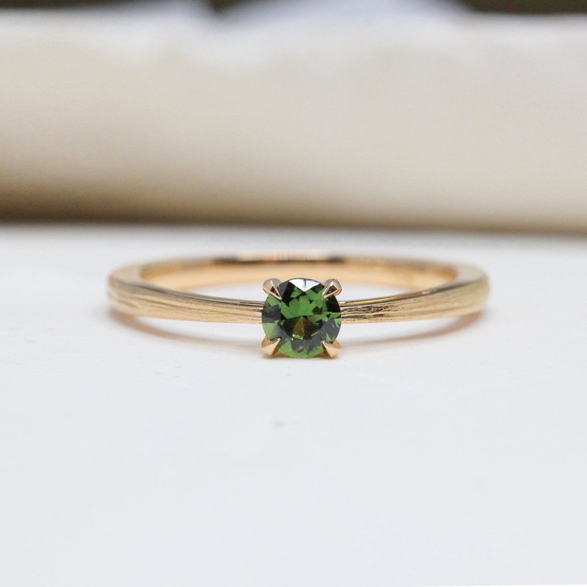 Bague Jacqueline Casildée - saphir vert 4 mm