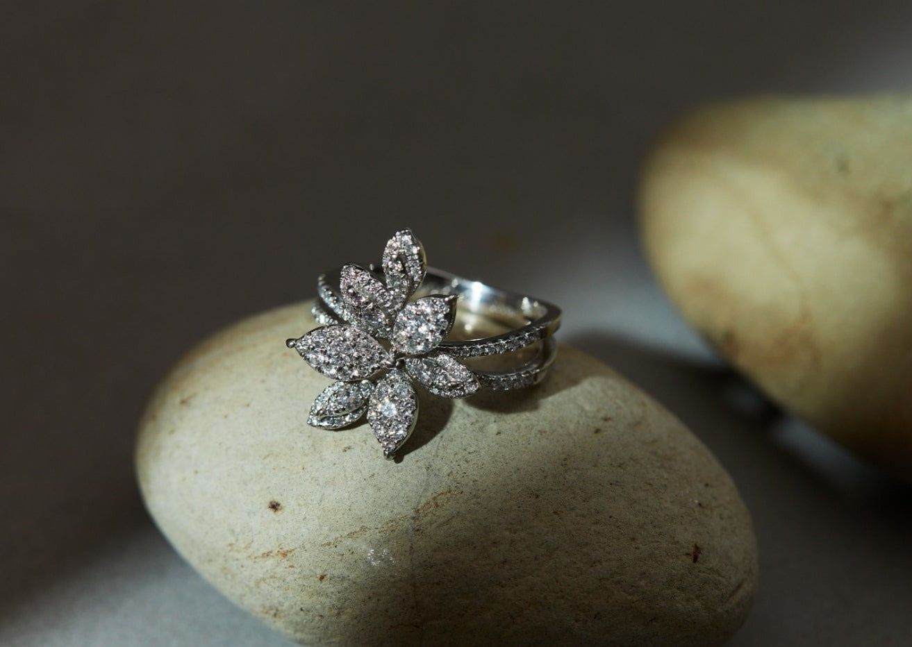 lehti / Leaf Pt900 Diamond Ring