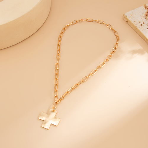 Cross pendant necklace