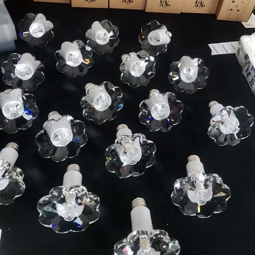 LED Light Bulbs 3000k Warm White Energy Efficient E26-E27 Medium Screw Base Flower Of Chinese Redbud Shape Led Crystal Lamp Bulb