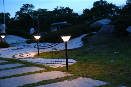 TriGlow Solar Spike Lights – Remote-Controlled 3-Color LED Lawn Lights