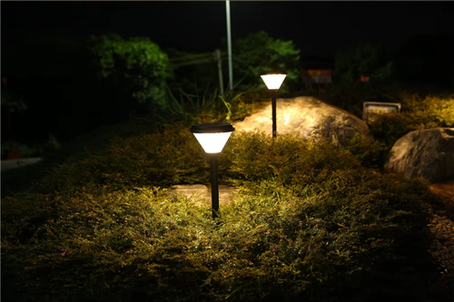 TriGlow Solar Spike Lights – Remote-Controlled 3-Color LED Lawn Lights