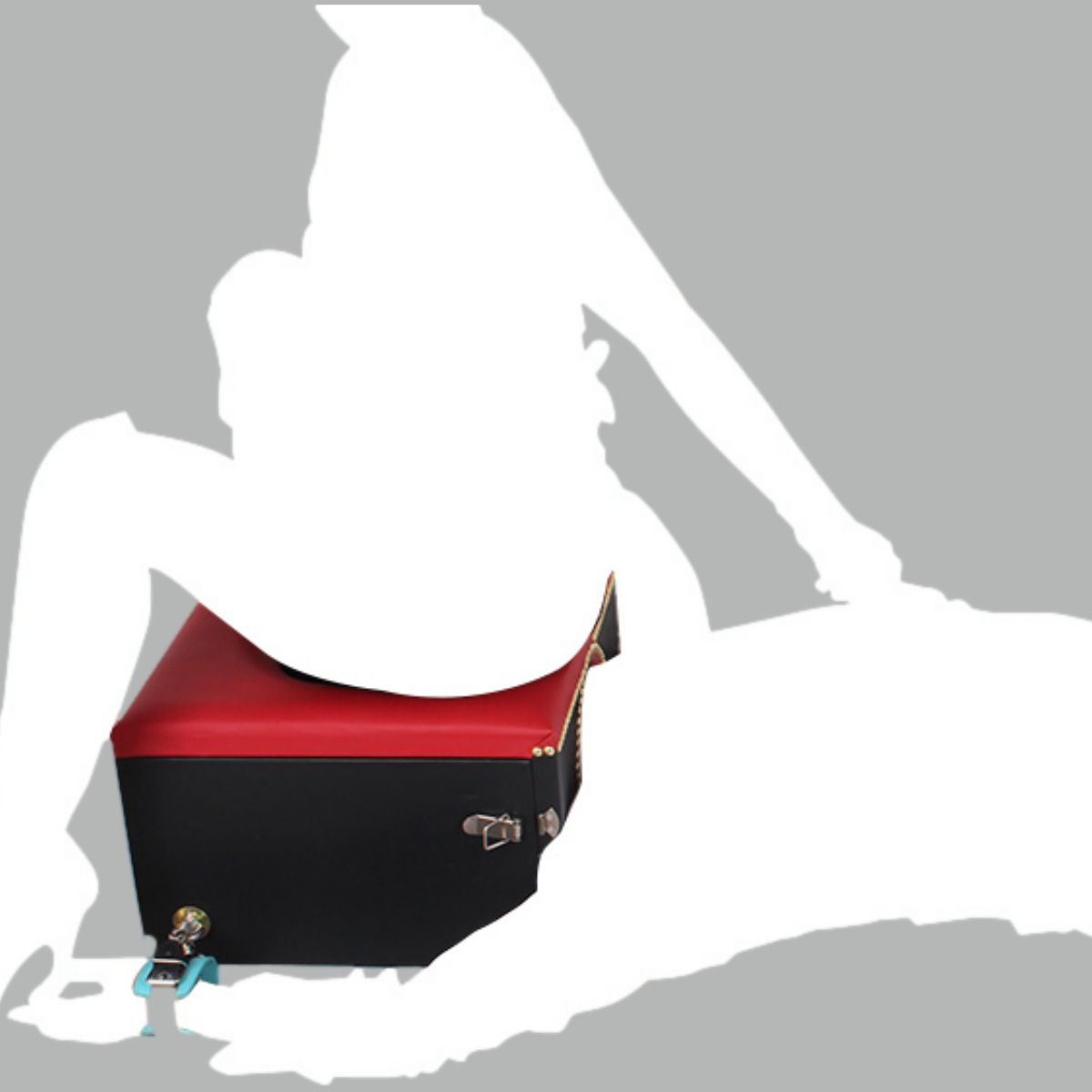 SM يجلس وجه الملكة العبد الدعائم الدعائم إلزامية شرب الماء الخام لعبة بديلة