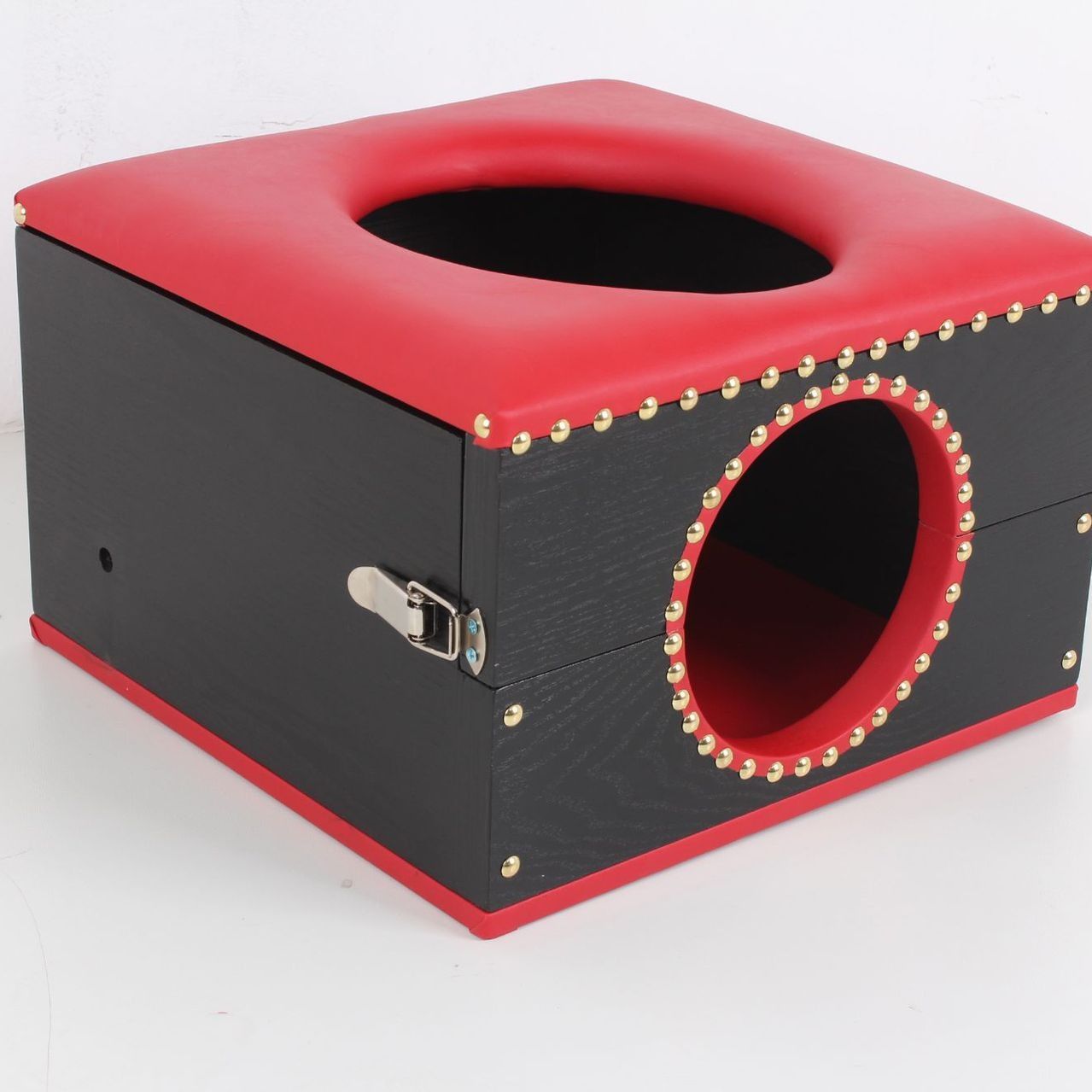 SM يجلس وجه الملكة العبد الدعائم الدعائم إلزامية شرب الماء الخام لعبة بديلة