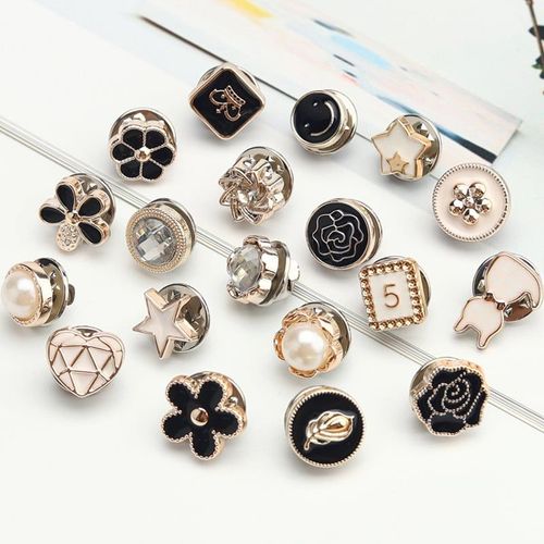 brooches buttons