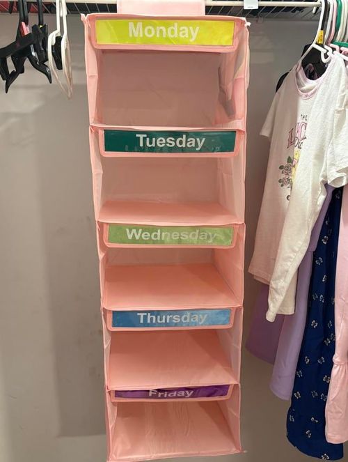 Monday–Friday Hanging Clothes Organizer (Kids’ Weekly Outfit Planner) 👕📅✨
