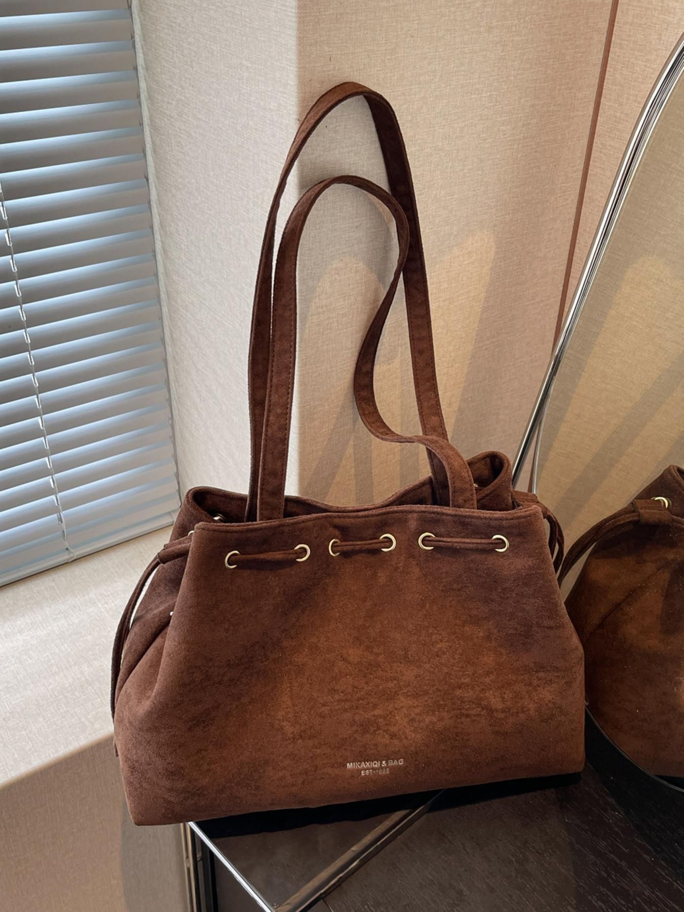👜 Women's Retro Drawstring Tote Bag – Elegant Large Capacity Shoulder Handbag ✨ Trendy Versatile Commuter Purse, Minimalist Fashion Work Bag for Tablets, Files, Daily Use, Dating, Parties and Casual Outings 🛍️