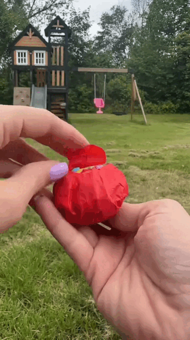 Hand-Throw Streamer Poppers