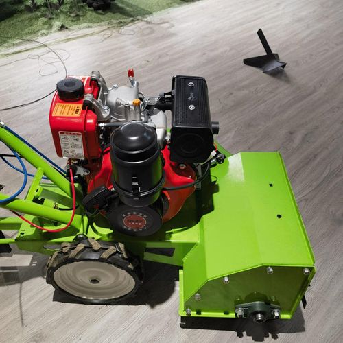 Grass breaking and returning machine