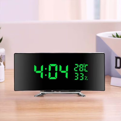 1pc 6.6-inch Multifunctional LED Alarm Clock with Curved Large Screen Display - Digital Desk Clock Shows Time, Temperature, and Humidity, Plug-in Powered-Three AA Batteries (Screen Auto-Off When Battery Only), Christmas, Valentine's Day, New Year