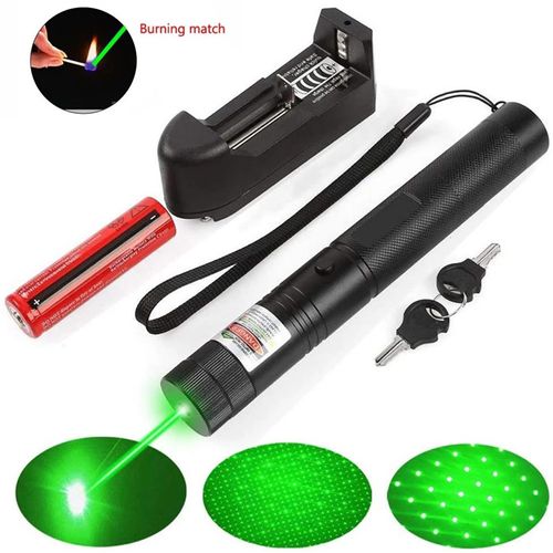 Lasers estrelados ao ar livre, lanternas, ponteiros laser
