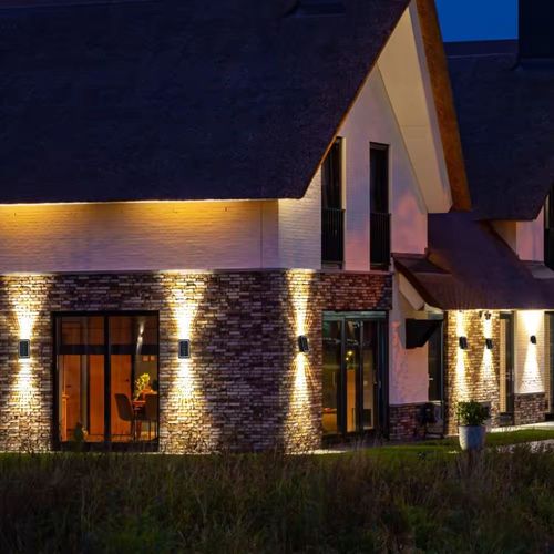 Bestselling solar 4Led 6Led outdoor up and down waterproof balcony courtyard landscape Villa garden decorative light outdoor wall lamp