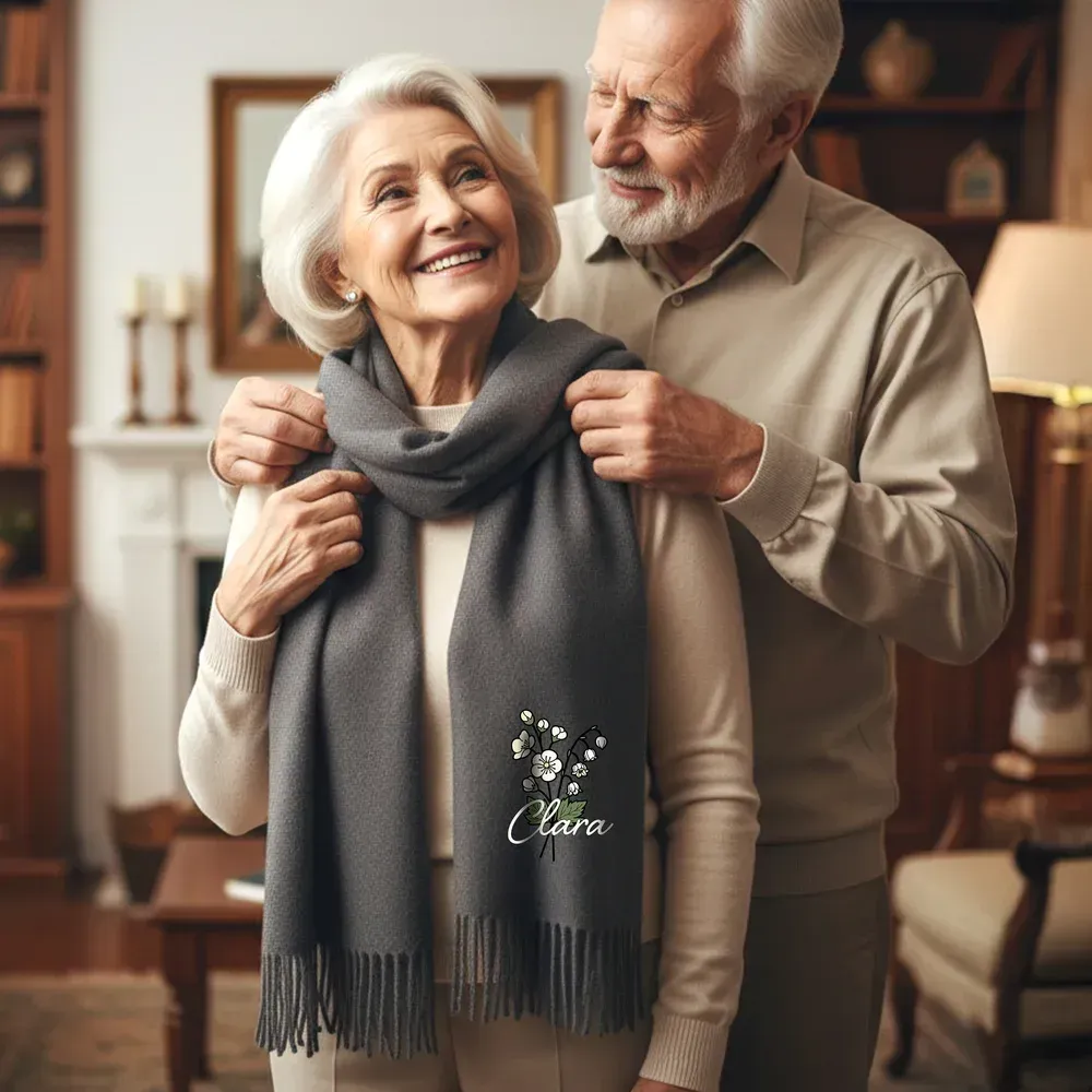 Personalisierte, farbenfrohe Babysträuße, individuell gestaltete Schals mit Quasten und Namen, Winteraccessoires, Geburtstags- oder Weihnachtsgeschenke für Familie und Freunde.