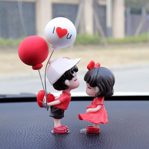Car supplies, interior decoration items, cute kissing couple dolls, electric vehicle ornaments