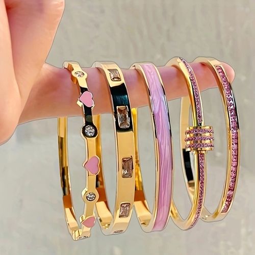 Titanium steel bracelet - Elegant gold bracelet with heart-shaped diamond inlay, made of sand gold stainless steel.