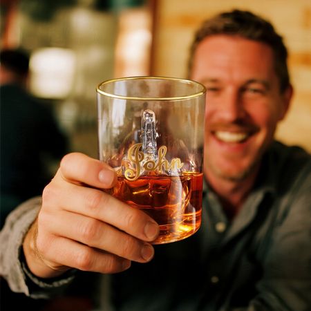 Speichern Sie personal isierten Namen Mittelfinger Whisky glas, benutzer definiertes 12 Unzen Weinglas, lustige Party bevorzugungen, Geburtstag-Weihnachten-Jubiläums geschenk für Männer-Freunde