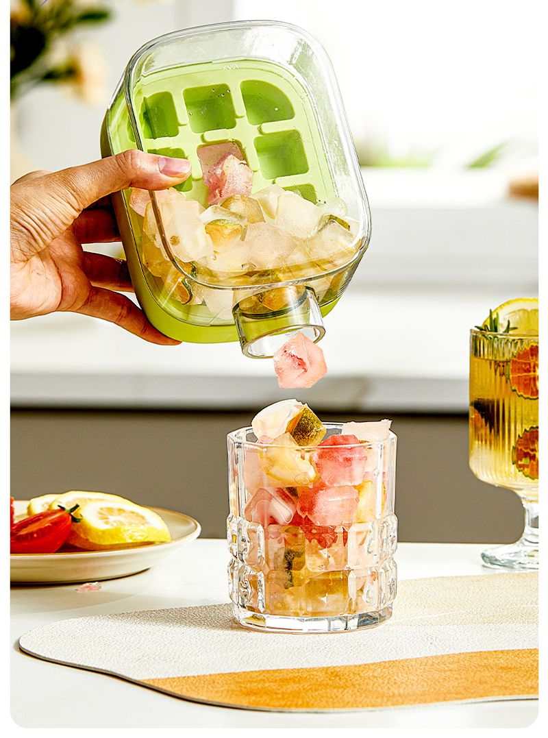 Ice Cube Bottle | Zero-Touch Release | 800ml With Straw
