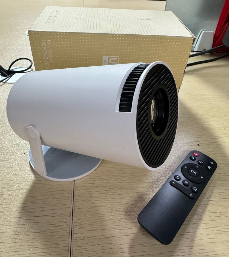 Newest Portable Mini Pocket LCD Projector Hy300pro Smart Android Projecteur 200 Lumens Home Theater Video Proyector HY300 Pro