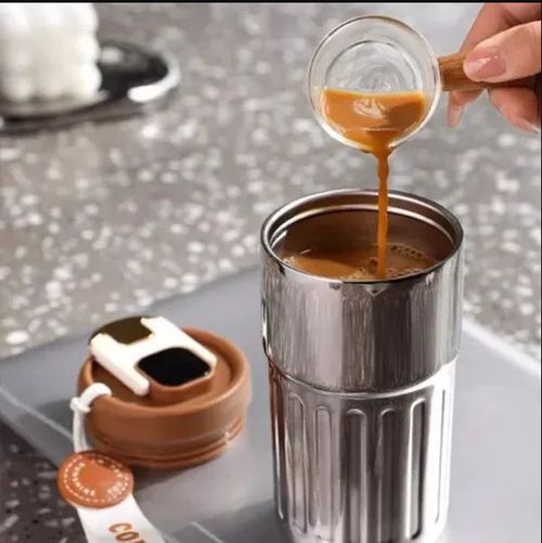 Coffee thermos with temperature display