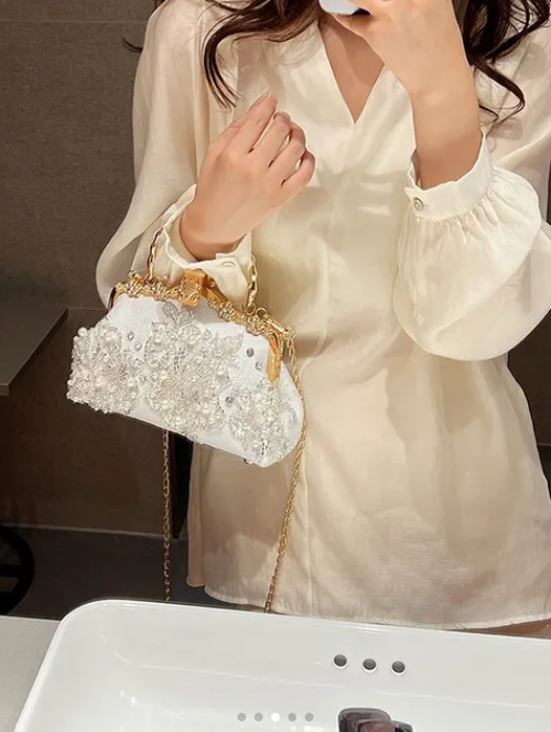 Pearl Embroidered Handheld Banquet Handbag with Open Closure and Chain Decoration Durable Feature