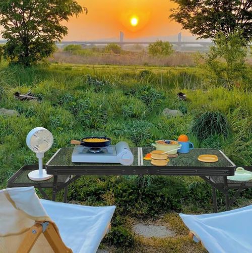 Retractable folding metal grill table with side wings