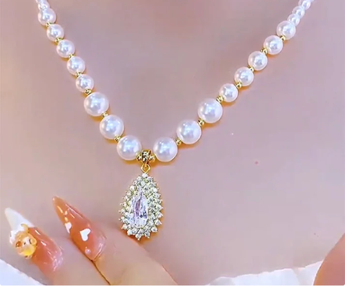 Womens Vintage Style Pearl Necklace