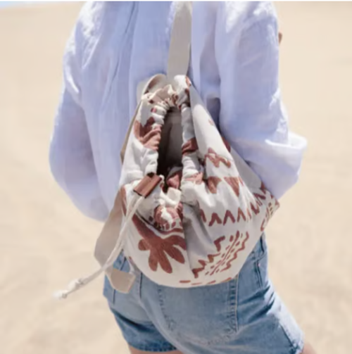 2-in-1 Convertible Towel & Backpack with Inner Zip Pocket & Sand-Repelling Fabric