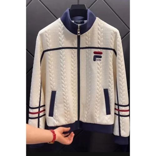 2025秋冬 ベージュの立襟デザインジャケット 大人カジュアルな軽奢華スタイル