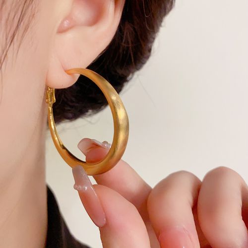 Minimalist Fashion Earrings: Versatile, Light Luxury, Cool-Toned Hoop Earrings