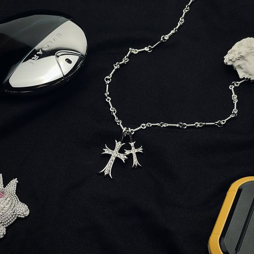 CH Fashion: Diamond-encrusted Double Cross Pendant Necklace for Women – Simple Collar-Length Necklace for Men and Couples