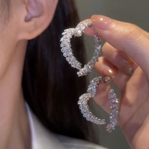 Luxury-inspired Heavy-duty Heart-shaped Earrings for Women Niche Design