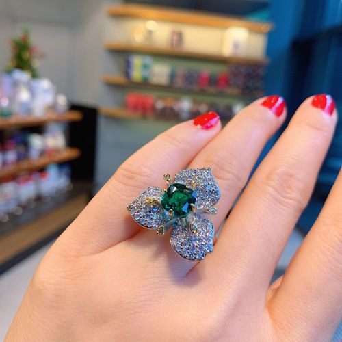 Luxury-inspired sparkling 3D ring, three-petal flower stud earrings