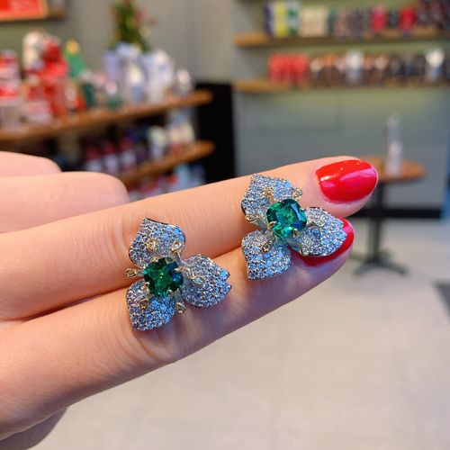Luxury-inspired sparkling 3D ring, three-petal flower stud earrings