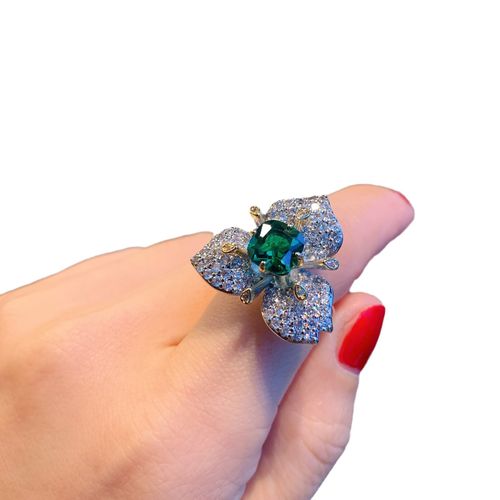 Luxury-inspired sparkling 3D ring, three-petal flower stud earrings