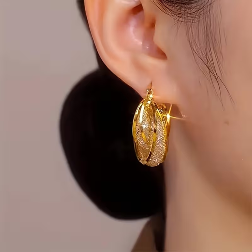 A Pair Of Fashionable And Shiny Women's Golden Hollow Mesh Earrings, Exquisite And Luxurious Women's Jewelry Earrings, Making Them The Perfect Jewelry Gift for Women
