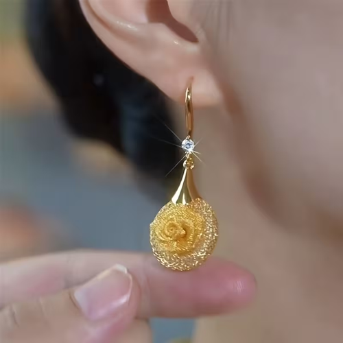 Four Seasons of Exquisite Three-Dimensional Rose-Shaped Metal Hooks with a Unique Design, Elegantly Adorned with Glass, Making Them a Must-Have Accessory for Women That Pairs Well with Everyday Outfits