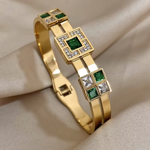 Fashion all-titanium and gold-plated 18K gold high-end luxury bracelet with unique design. Trendy cross-border best-selling accessory for women.