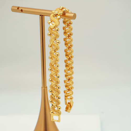 A Heart-Shaped Ballet Style Gold-Plated Women'S Bracelet, Perfect for Weddings And Engagements, Featuring Exquisite Luxury Jewelry Suitable for Everyday Wear