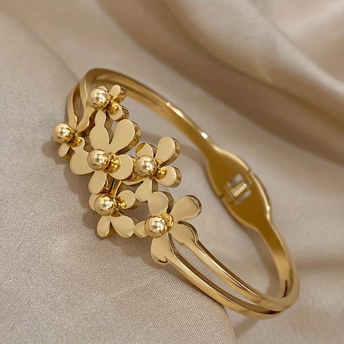 Selling New 18K Golden Plated Golden-plated 304L Stainless Steel Bracelet Composed of 6 Small Flowers