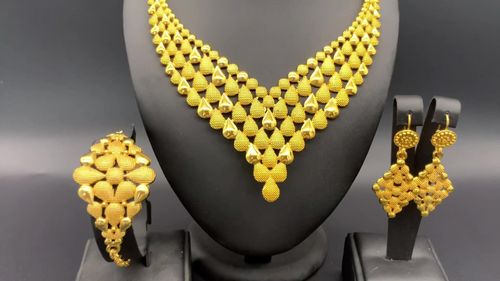 Jewelry Set : Four-piece Set including Necklace, Bracelet, Earrings and Ring,within gift box packaging